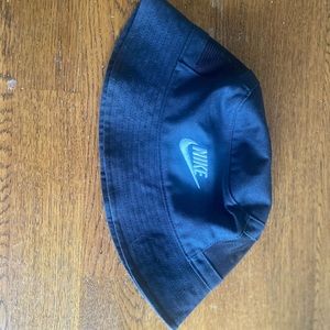 M/L Nike bucket hat. Never worn